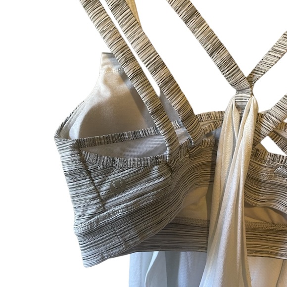 Lululemon Athletica 2-In-1 Workout Tank Top | White and Gray | Size 6, Medium - Picture 5 of 8